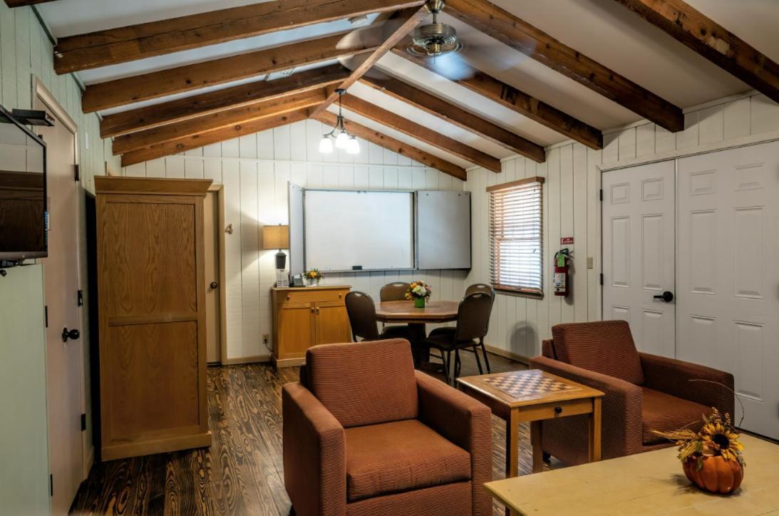 Postoak Lodge And Retreat Тълса Екстериор снимка